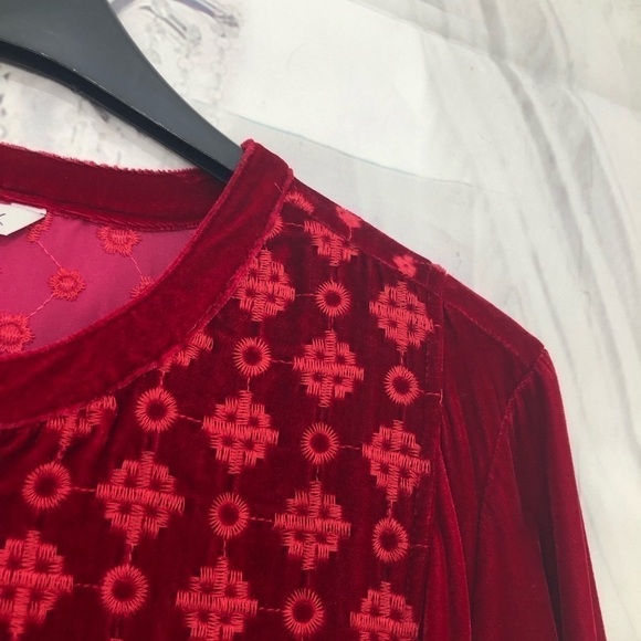 John Mark Plus Red Faux Velvet Embroidered Roll-Tab Sleeve Half Button Tunic Top - Picture 11 of 13